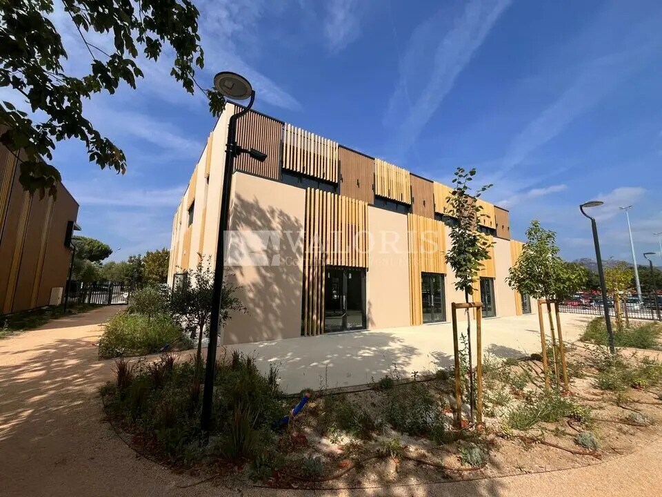 Office / Retail in Aubagne to rent Building Photo- Image 1 of 11