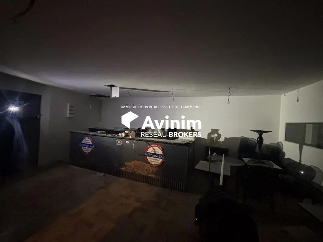 Retail in Paris to rent Interior Photo- Image 1 of 6