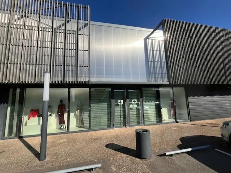Location Commerce 530 m² - Photo 1