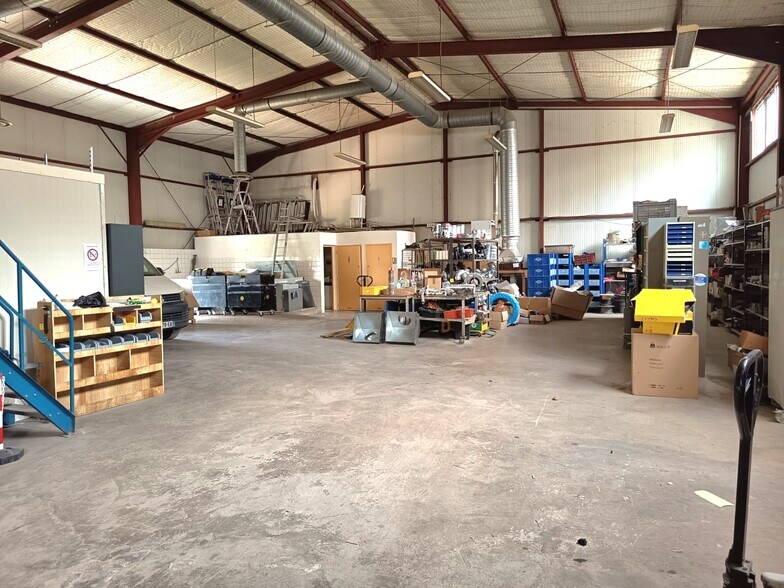 Light Industrial in Le Beausset to rent - Building Photo - Image 2 of 9
