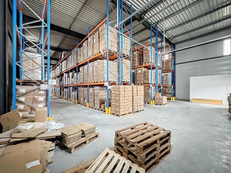 Light Industrial in Portet-sur-Garonne for sale - Interior Photo - Image 3 of 4