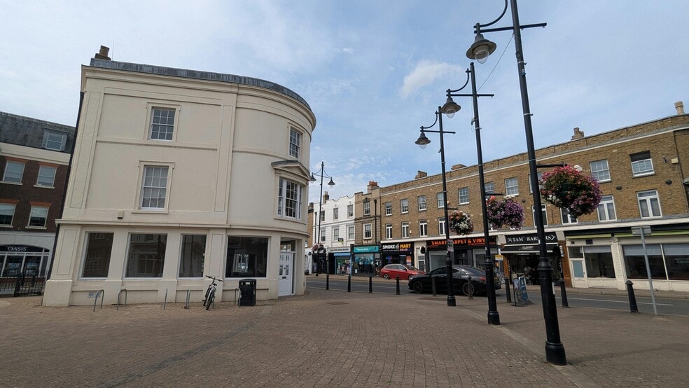 2 Clarence St, Staines to rent - Building Photo - Image 3 of 8