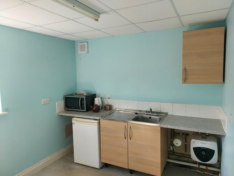 Wadhurst Rd, Mark Cross to rent - Building Photo - Image 2 of 39