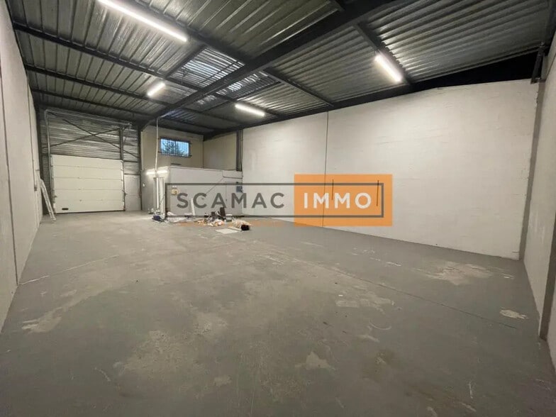 Light Industrial in to rent - Building Photo - Image 2 of 4