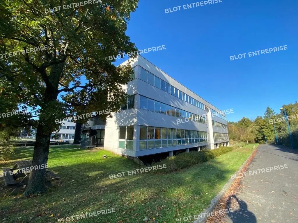 Location Bureaux 157 m² à 2 352 m² - Photo 1