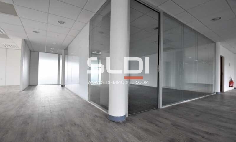 Office in Saint-Priest to rent - Interior Photo - Image 3 of 3