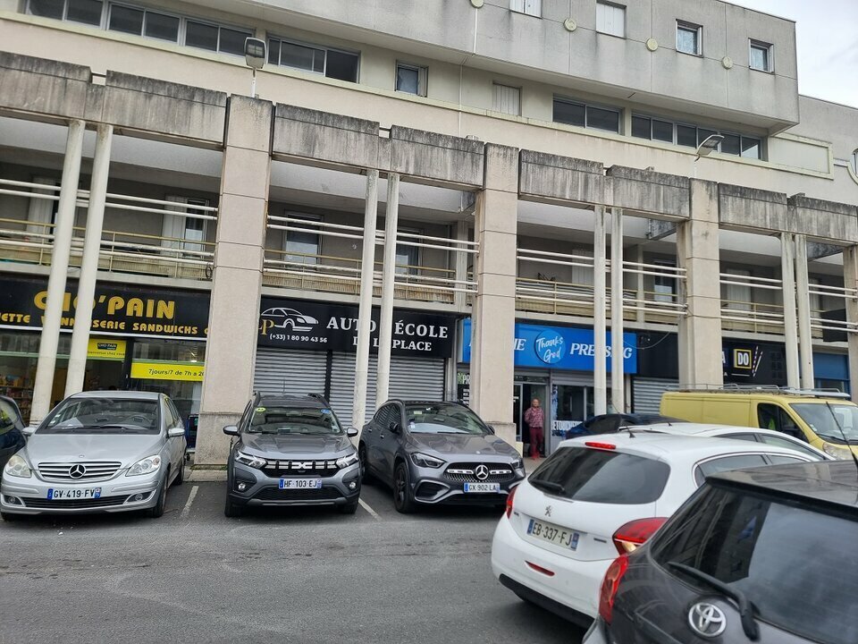 Industrial in Le Blanc-Mesnil to rent Building Photo- Image 1 of 9