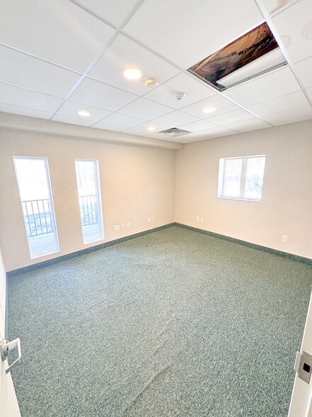 24 Booker St, Westwood, NJ for rent - Interior Photo - Image 3 of 8