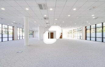 Office in Noisy-le-Grand to rent Interior Photo- Image 1 of 4