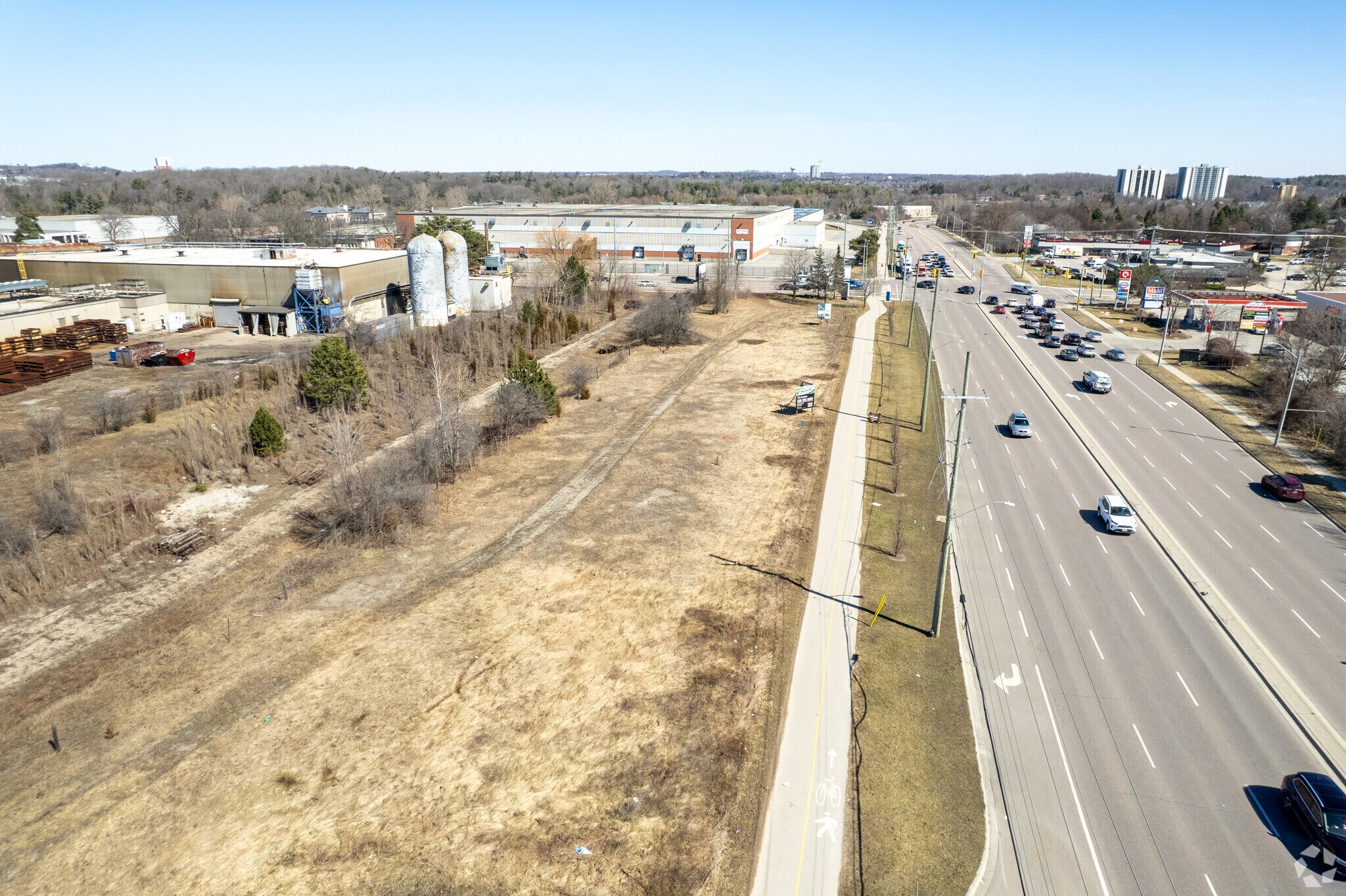 535 Manitou Dr, Kitchener, ON to rent Primary Photo- Image 1 of 3