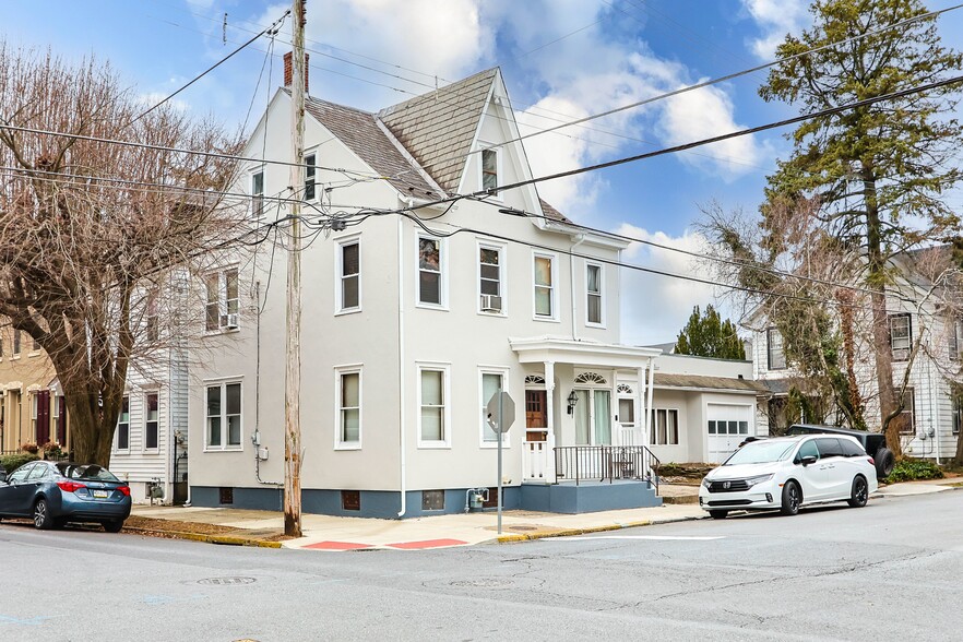 STUDENT RENTAL PORTFOLIO IN EASTON, PA portfolio of 2 properties for sale on LoopNet.co.uk - Building Photo - Image 3 of 8