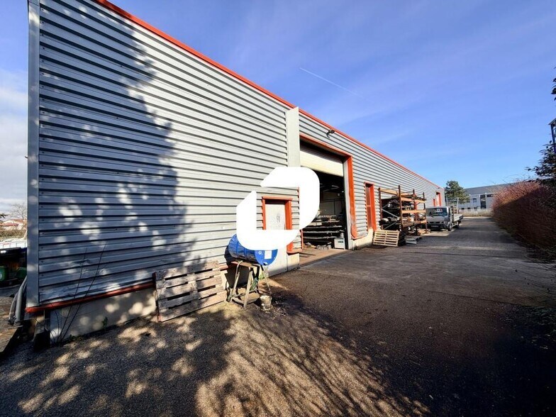 2 Bis Rue De Catalogne, Décines-Charpieu to rent - Building Photo - Image 1 of 23