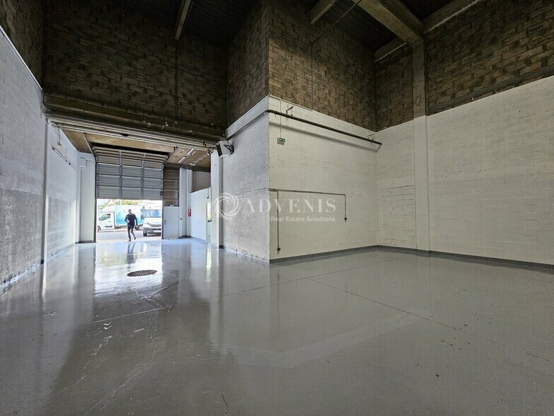 Office in Gennevilliers to rent - Building Photo - Image 2 of 38