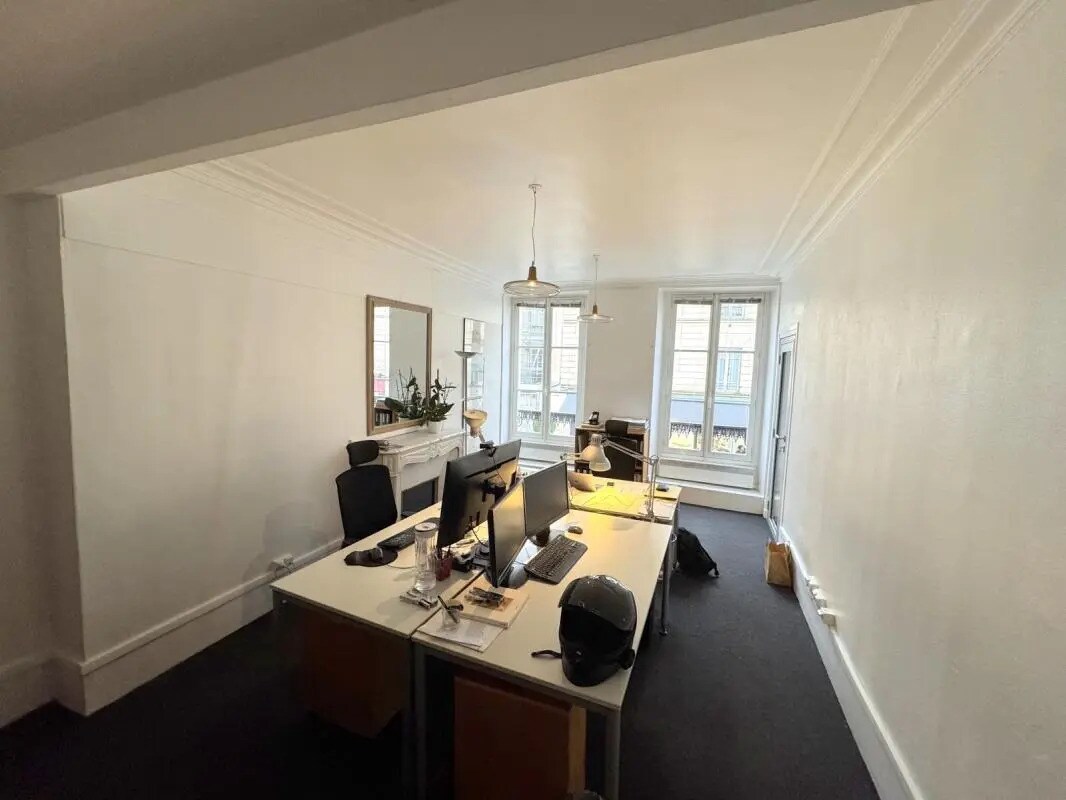 Office in Versailles to rent Interior Photo- Image 1 of 8