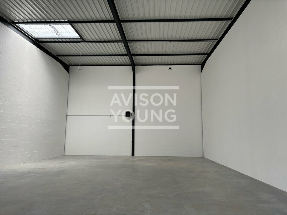 Light Industrial in Le Thillay to rent Interior Photo- Image 1 of 7