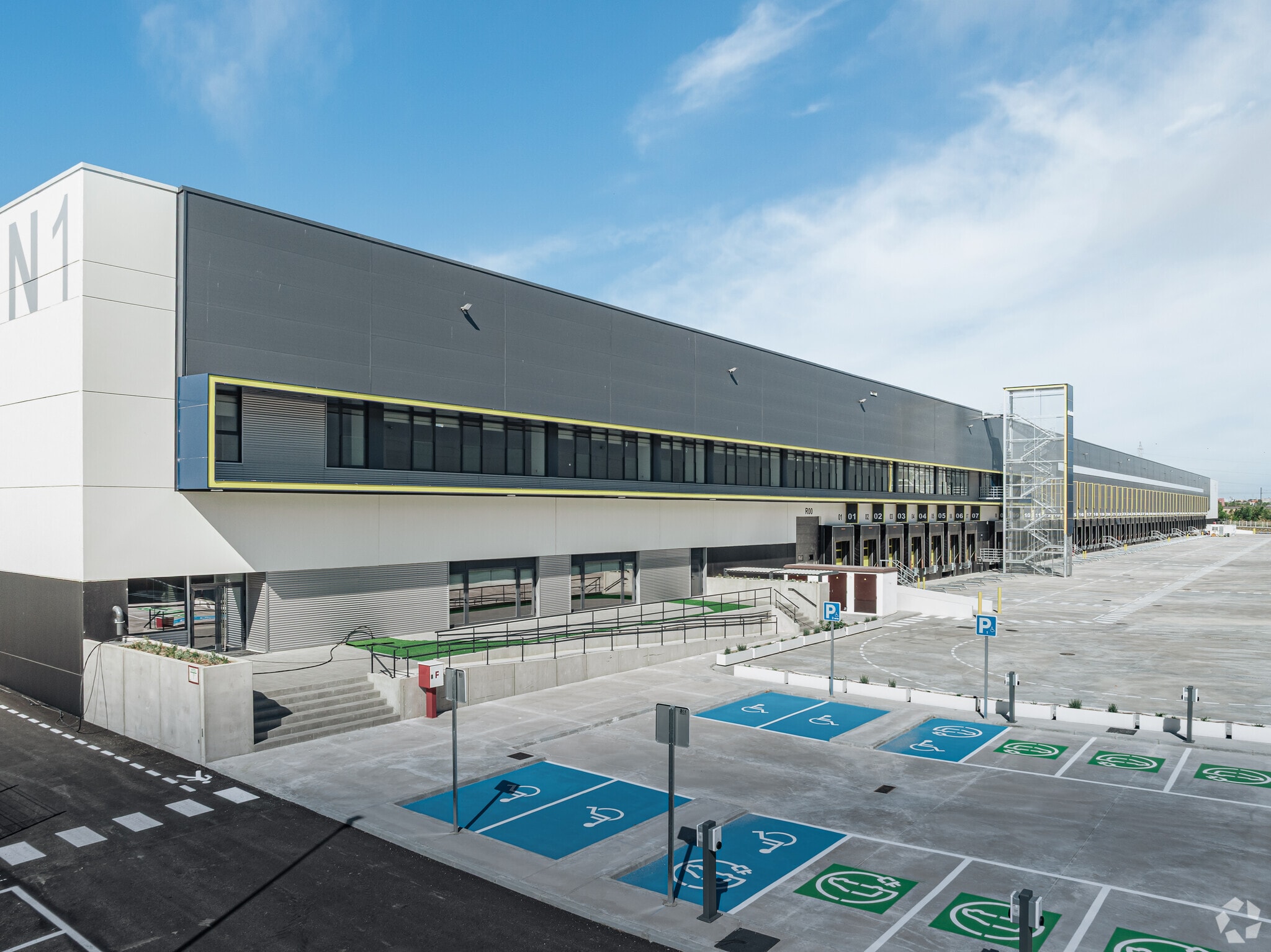 Calle de Gregorio Marañón, 2, Getafe, Madrid to rent Building Photo- Image 1 of 24