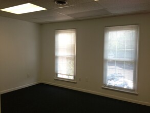 330 Milltown Rd, East Brunswick, NJ for rent Interior Photo- Image 1 of 3