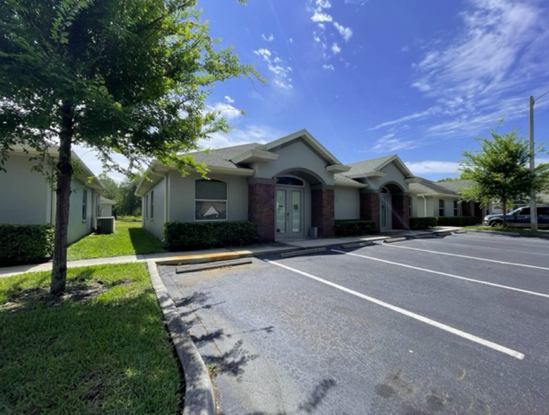 250 Crystal Grove Blvd, Lutz, FL for rent - Building Photo - Image 3 of 24