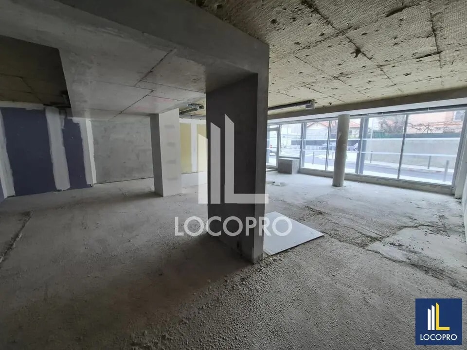 Location Commerce 94 m² - Photo 1