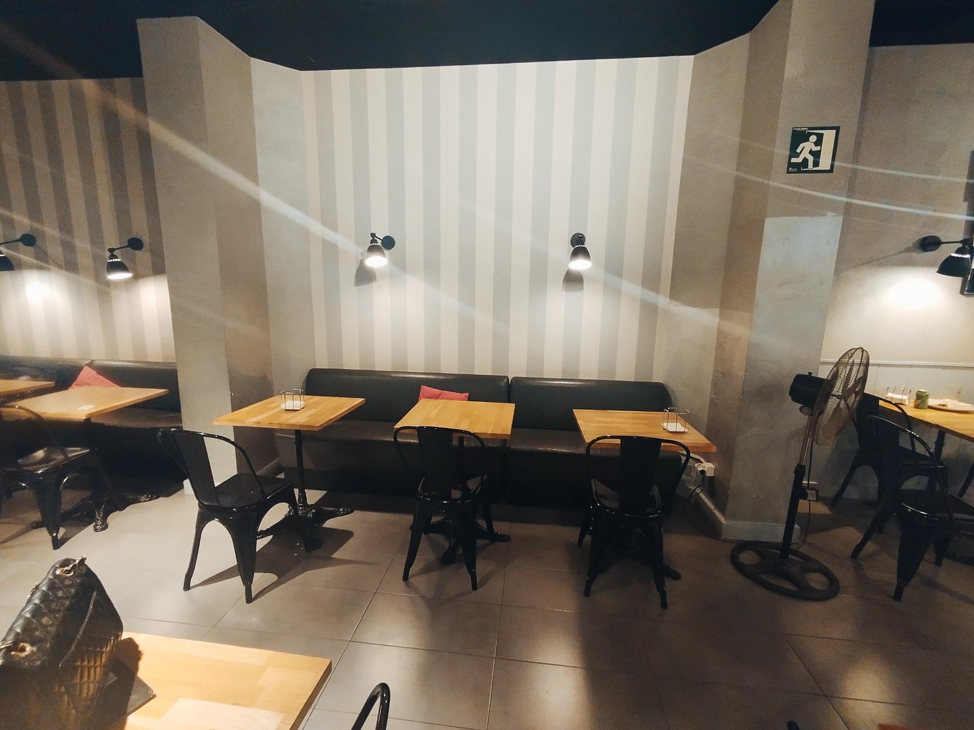 Retail in Barcelona, Barcelona to rent Interior Photo- Image 1 of 8