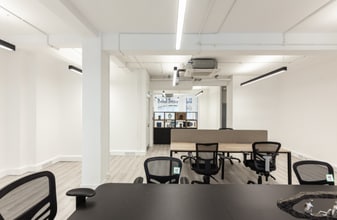 19 Margaret St, London to rent Interior Photo- Image 1 of 6