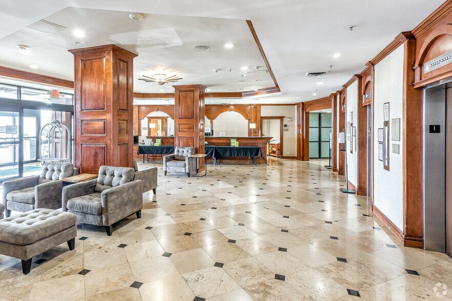 4500 Harry Hines Blvd, Dallas, TX for sale - Interior Photo - Image 1 of 1