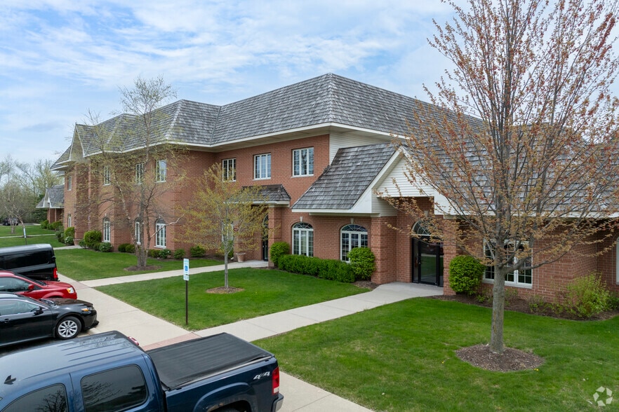 1870 W Winchester Rd, Libertyville, IL for sale - Building Photo - Image 1 of 4