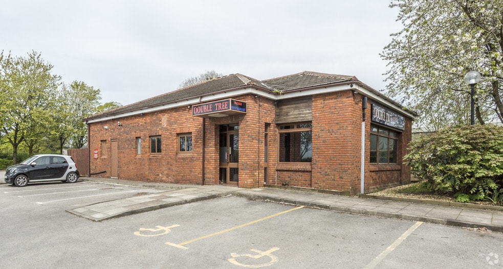 London Rd, Macclesfield for sale - Primary Photo - Image 1 of 6