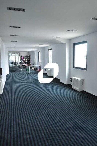 Office in Grigny for sale - Building Photo - Image 2 of 9