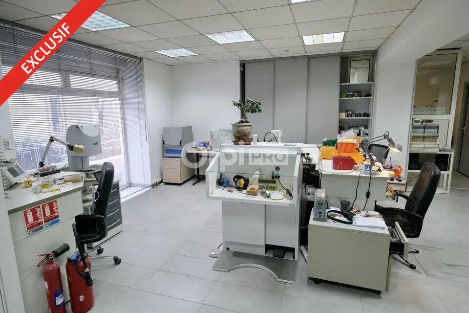 Retail in Nantes for sale Interior Photo- Image 1 of 8