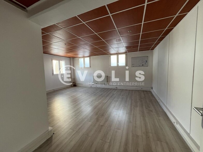 Light Industrial in Neuilly-sur-Marne to rent - Interior Photo - Image 1 of 7