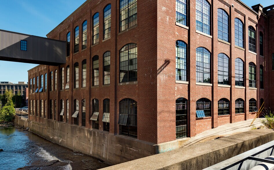 61 Washington St, Sanford, ME to rent - Building Photo - Image 3 of 3