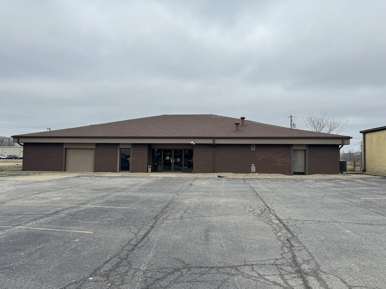 1690 Huston Dr, Decatur, IL for sale - Building Photo - Image 1 of 6