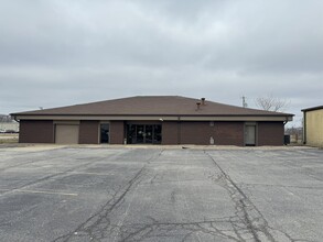 1690 Huston Dr, Decatur, IL for rent Primary Photo- Image 1 of 7