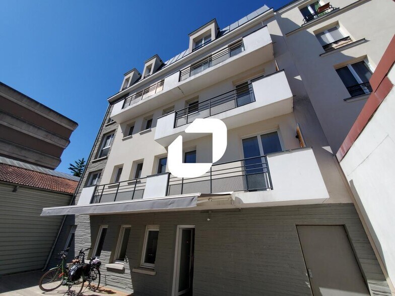 Office in Ivry-sur-Seine to rent - Building Photo - Image 2 of 22