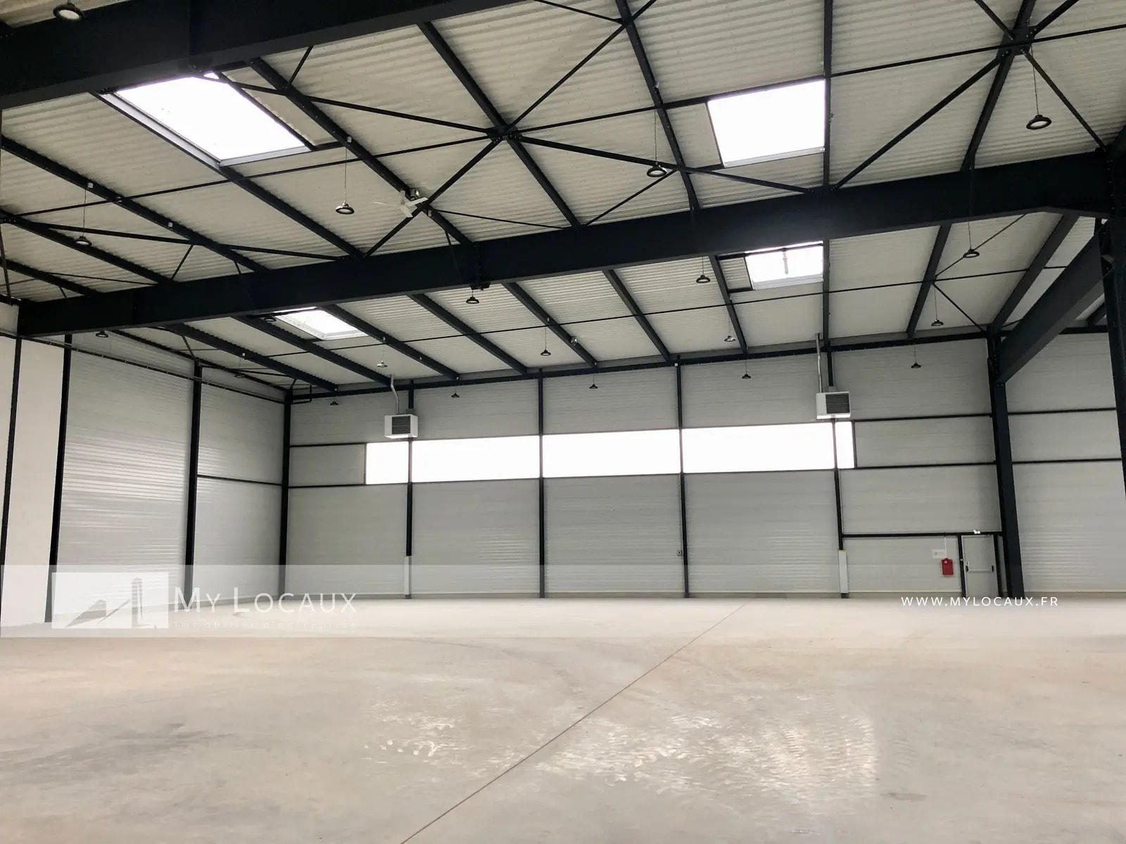 Industrial in Le Bourget to rent Interior Photo- Image 1 of 5