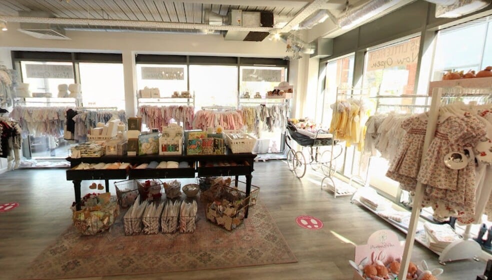 Unit 10, Elms Walk, Wokingham to rent - Building Photo - Image 3 of 4