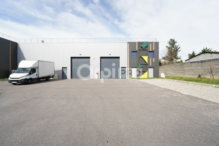 100 Rue De L'Industrie, Saint-Priest to rent - Building Photo - Image 1 of 8
