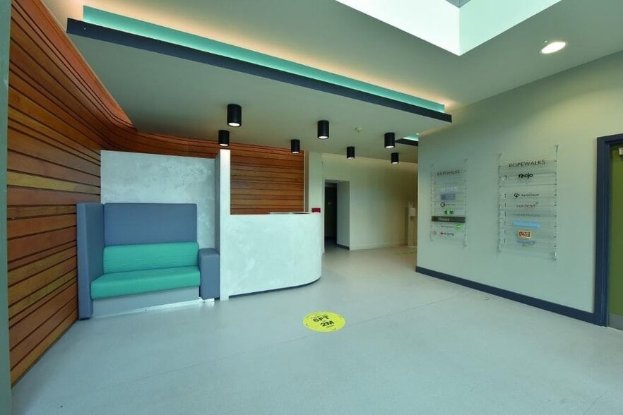 Newton St, Macclesfield to rent - Building Photo - Image 2 of 3