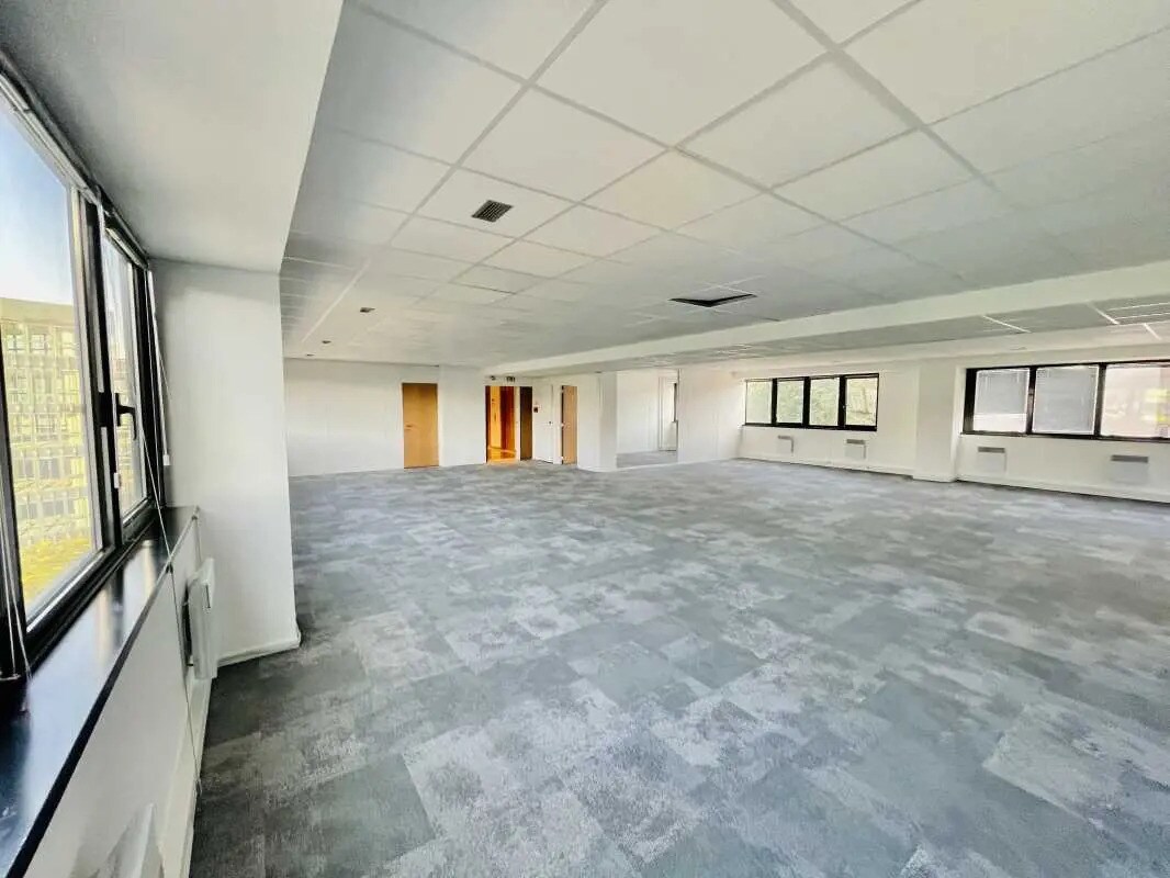 Office in Pantin to rent Interior Photo- Image 1 of 19