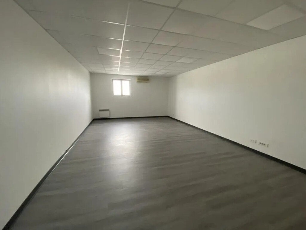 Location Bureaux 37 m² - Photo 1