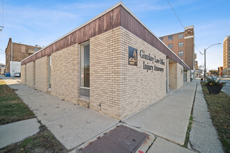 221 E Washington St, Bloomington, IL for rent Building Photo- Image 2 of 29