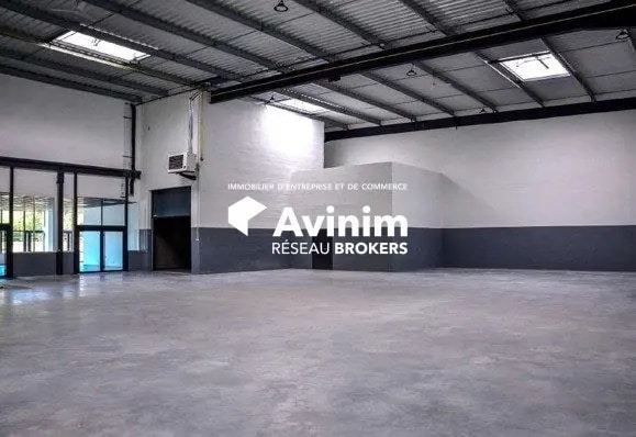 Vente Entrepôt 738 m² - Photo 1