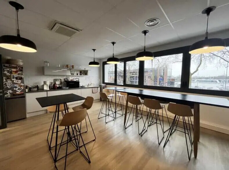 Office in Rouen to rent - Interior Photo - Image 2 of 14