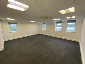 108-118 The Hawthorns, Flitwick to rent Interior Photo- Image 2 of 3