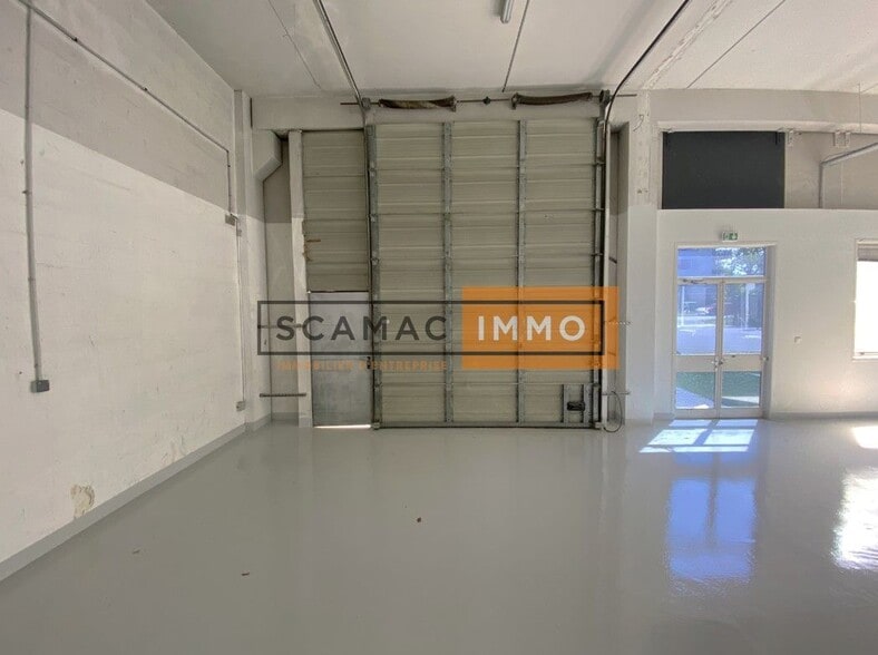 Industrial in Lognes to rent - Building Photo - Image 3 of 7