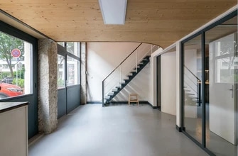 Retail in Lyon to rent Interior Photo- Image 1 of 8