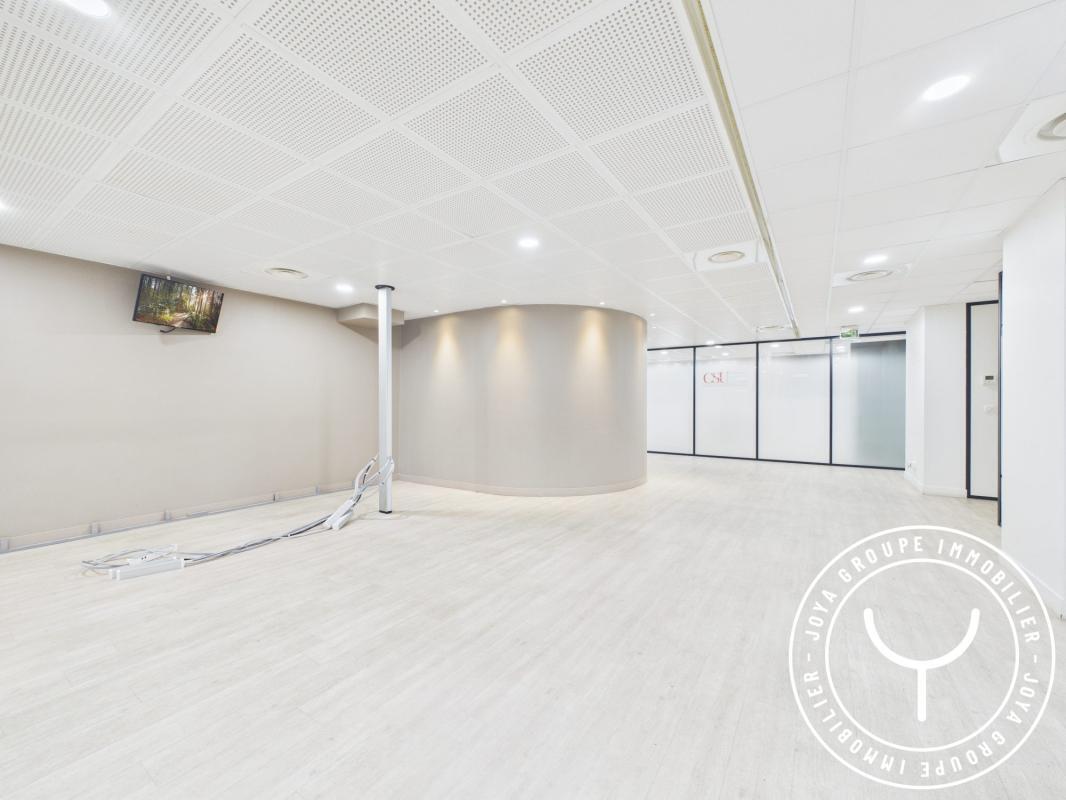 Office in Paris to rent Interior Photo- Image 1 of 18