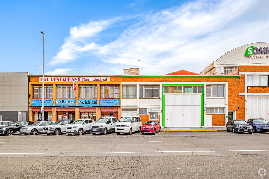 Complejo industrial de 4 Naves portfolio of 4 properties for sale on LoopNet.co.uk - Primary Photo - Image 3 of 4