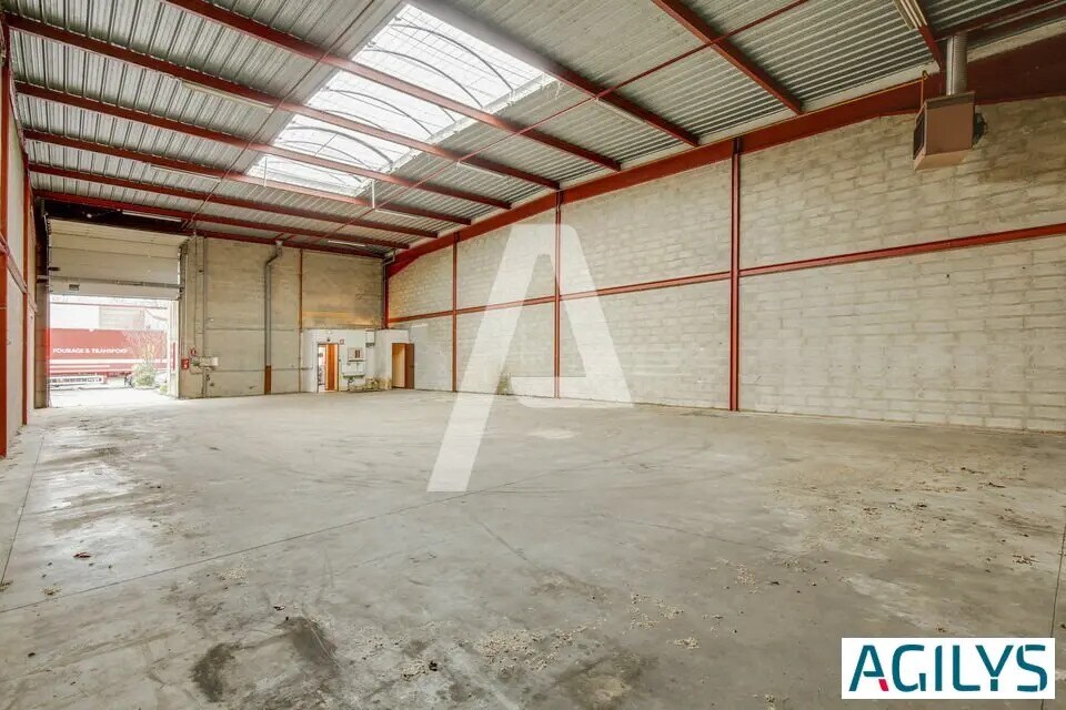 Light Industrial in Bondoufle to rent Interior Photo- Image 1 of 12